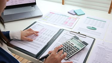 How can SMEs avoid a cash flow crisis?